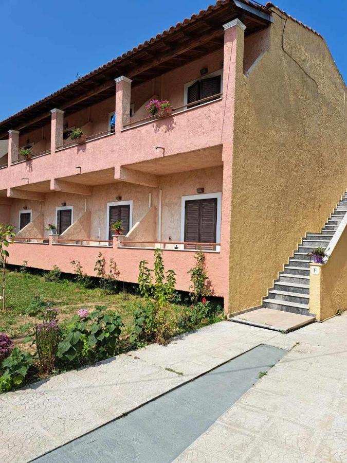 Lina Appartement Mesongí